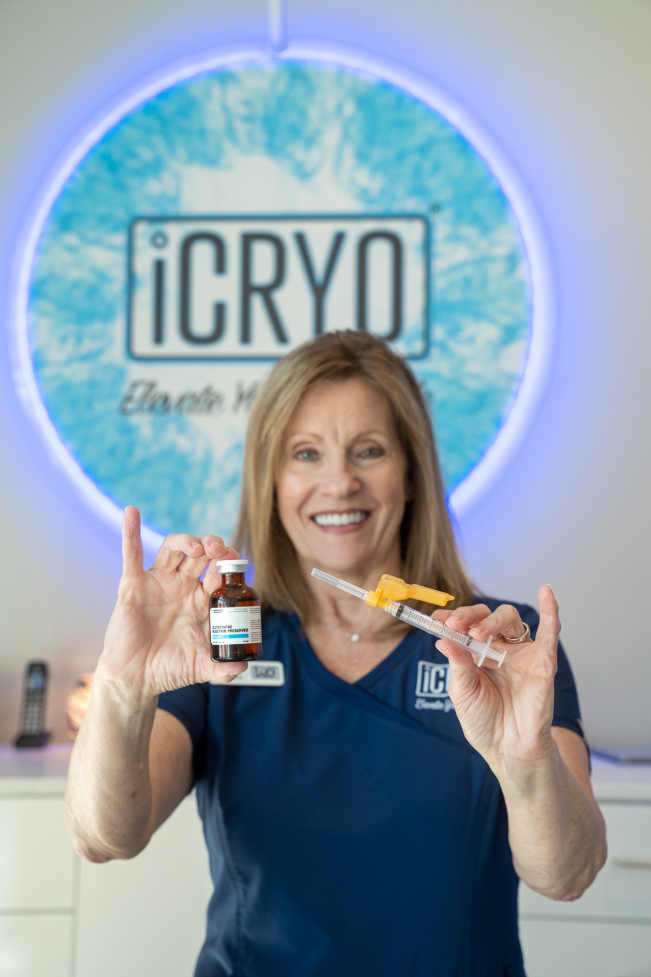 iCRYO Highland Village registered nurse holding glutathione IM shot vial and syringe