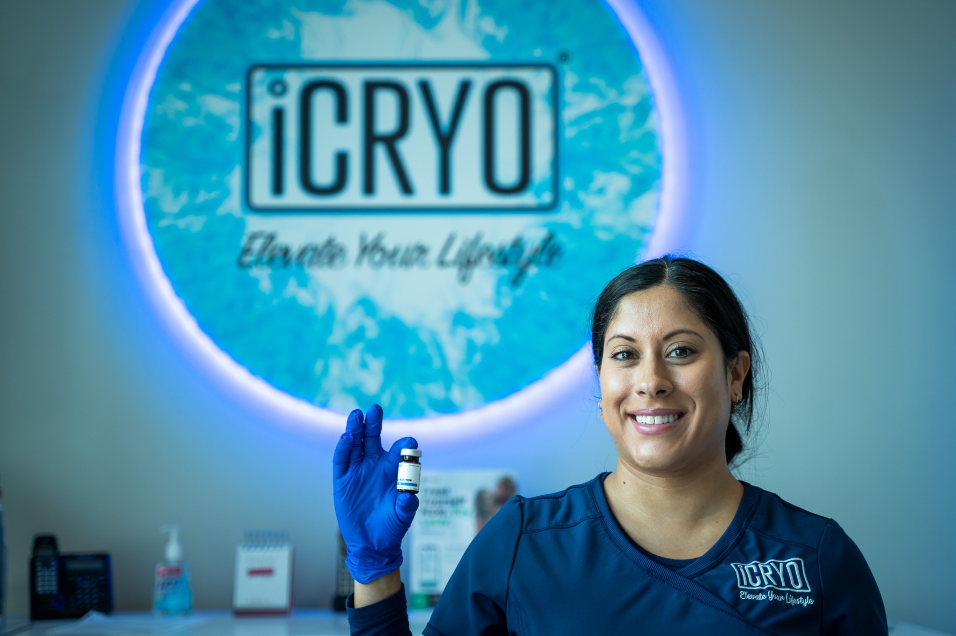 iCRYO Highland Village RN prepping an IM vitamin injection