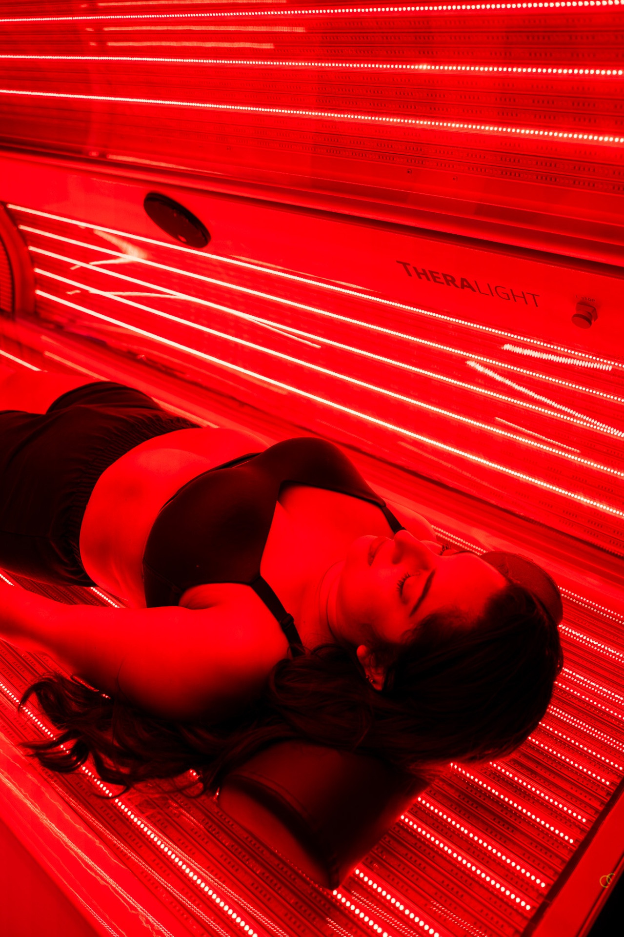 iCRYO Highland Village guest enjoying red light therapy