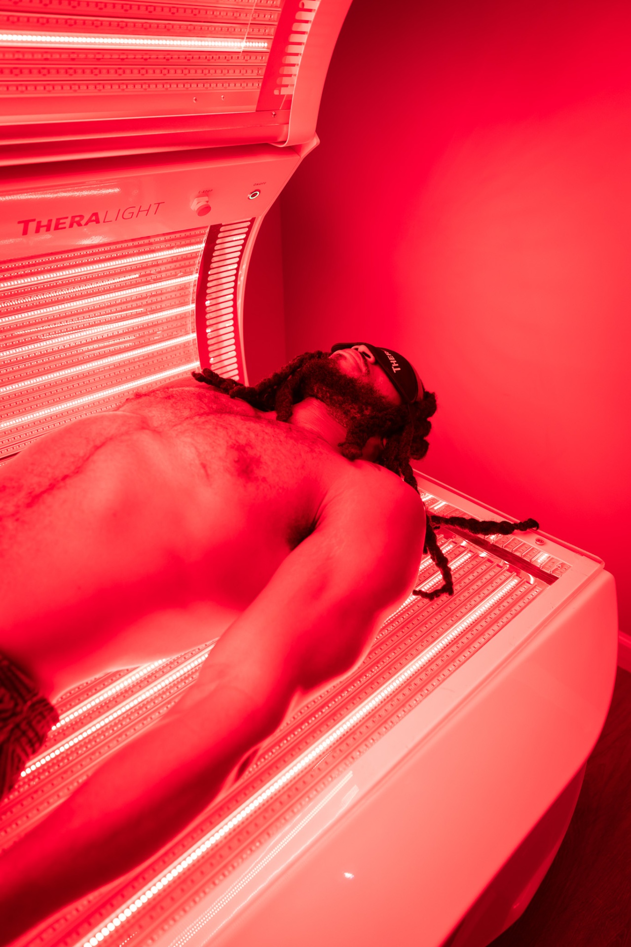Full-body red light therapy bed at iCRYO Highland Village